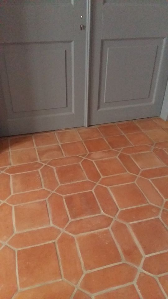 Picket-and-Square-Terracotta-Tiles-8x8-inch-Pakistan